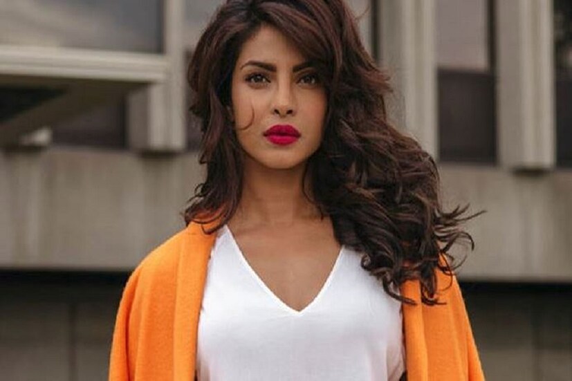 একটি সাক্ষাৎকারে প্রিয়াঙ্কাকে নানা প্রশ্ন করা হয়৷ নতুন সংসার থেকে বলিউড হলিউডের মধ্যে পার্থক্য সবেরই খোলামেলা উত্তর দেন পিগি চপস৷ এবার ওঠে নারী স্বাধীনতার প্রসঙ্গ৷ এই উত্তর করতে গিয়েই উঠে এল মিটু প্রসঙ্গ৷ আর সেখানেই প্রিয়াঙ্কা জানালেন যে তাকেও পড়তে হয়েছে যৌনহেনস্থার জালে৷ 