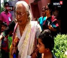 ছেলে, পুএবধূ, নাতনিকে নিয়ে ভোট দিতে এলেন ৯০ বছরের রানি কর ছেলে, পুএবধূ, নাতনিকে নিয়ে ভোট দিতে এলেন ৯০ বছরের রানি কর
