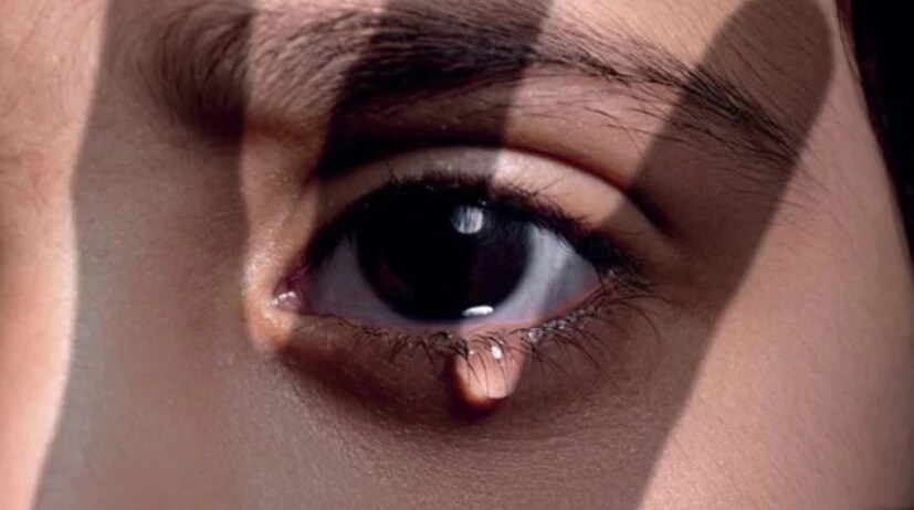 ♦ ঘটনাটি ঘটেছে ঝিনাইদহের মহেশপুরে ৷ চিকিৎসা নিতে আসা ৬ষ্ঠ শ্রেনির এক স্কুলছাত্রীকে ধর্ষণের অভিযোগ উঠেছে এক পল্লী চিকিৎসকের বিরুদ্ধে। রবিবার উপজেলার সেজিয়া বাজারের নাজ ফার্মেসিতে এ ধর্ষণের ঘটনা ঘটে। প্রতীকী ছবি ৷