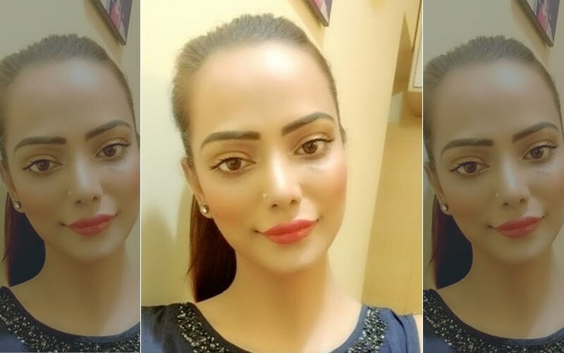 এরপরই শার্লিন বেরিয়ে যান ছবি থেকে ৷ শার্লিনের জায়গায় এন্ট্রি নেন সাইরা ৷ নতুন করে ফের শুরু হয় কামসূত্র থ্রিডি-র শ্যুটিং ৷ এরপরই শার্লিন বেরিয়ে যান ছবি থেকে ৷ শার্লিনের জায়গায় এন্ট্রি নেন সাইরা ৷ নতুন করে ফের শুরু হয় কামসূত্র থ্রিডি-র শ্যুটিং ৷