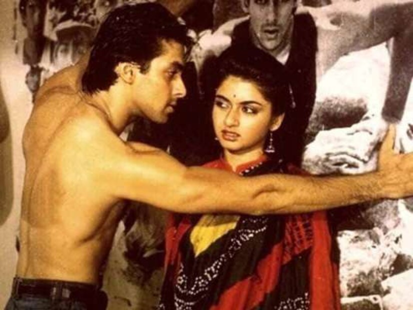 • সেটা ১৯৮৯ সাল ৷ চলছে ‘ম্যায়নে প্যায় কিয়া’র শ্যুটিং ৷ নায়িকা ভাগ্যশ্রী ৷ ছবিতে একটি কিসিং সিন ছিল ৷ সেই সিনটি শ্যুট করার সময় ভাগ্যশ্রীর দিকে এগিয়ে যান সলমন ৷ কিন্তু এই সময়ই ভাগ্যশ্রী কেঁদে ফেলেন ৷
