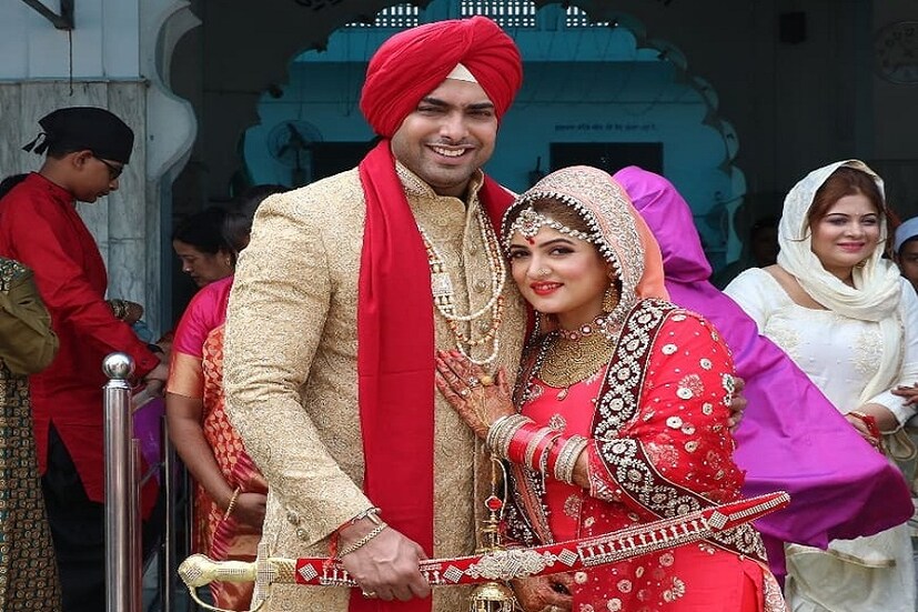 • সাতপাকে বাঁধা পড়েছেন অভিনেত্রী শ্রাবন্তী চট্টোপাধ্যায় ৷ এই নিয়ে তৃতীয়বার বিয়ে করলেন নায়িকা ৷ পাত্রের নাম রোশন সিং ৷ ছবি: ইনস্টাগ্রাম ৷