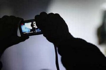 হোটেলের রুমে লুকনো ক্যামেরা, গোটা পরিবার নিয়ে গিয়ে বিপাকে পড়লেন... হোটেলের রুমে লুকনো ক্যামেরা, গোটা পরিবার নিয়ে গিয়ে বিপাকে পড়লেন...