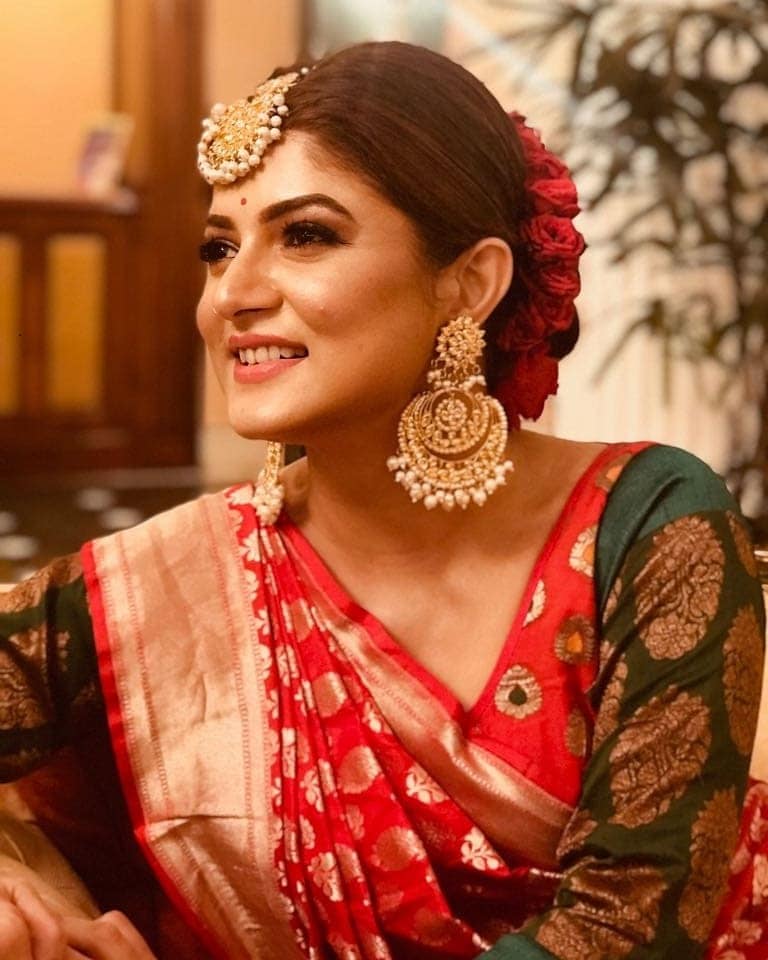 • শোনা গিয়েছিল, পয়লা বৈশাখের দিন এনগেজমেন্ট হয়েছিল শ্রাবন্তী-রোশনের ৷ তপসিয়ার কাছে এক বিলাসবহুল রেস্তোঁরায় নাকি বাগদান পর্ব সেরেছেন টলিউডের মিষ্টি নায়িকা ৷ ছবি: ইনস্টাগ্রাম ৷ • শোনা গিয়েছিল, পয়লা বৈশাখের দিন এনগেজমেন্ট হয়েছিল শ্রাবন্তী-রোশনের ৷ তপসিয়ার কাছে এক বিলাসবহুল রেস্তোঁরায় নাকি বাগদান পর্ব সেরেছেন টলিউডের মিষ্টি নায়িকা ৷ ছবি: ইনস্টাগ্রাম ৷