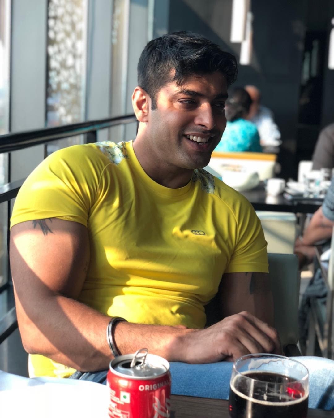 • সেদিন নাকি সিলভার গাউনে সেজেছিলেন শ্রাবন্তী ৷ রোশন পরেছিলেন ব্লেজার ৷ তবে অনুষ্ঠানে ছবি নিয়ে প্রচণ্ড কড়াকড়ি থাকায় সেই ছবি বাইরে আসেনি ৷ ছবি: ইনস্টাগ্রাম ৷ • সেদিন নাকি সিলভার গাউনে সেজেছিলেন শ্রাবন্তী ৷ রোশন পরেছিলেন ব্লেজার ৷ তবে অনুষ্ঠানে ছবি নিয়ে প্রচণ্ড কড়াকড়ি থাকায় সেই ছবি বাইরে আসেনি ৷ ছবি: ইনস্টাগ্রাম ৷