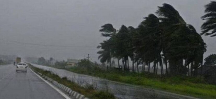 বুধবার রাত থেকে বিক্ষিপ্ত ঝড়-বৃষ্টির সম্ভাবনা। আরও  শক্তিশালী ঘূর্ণিঝড়ে পরিণত হচ্ছে ফণি। আগামী ২৪ ঘণ্টায় ঝড়ের শক্তি বাড়বে। অতি শক্তিশালী ঘূর্ণিঝড়ে পরিণত হবে ফণি। 