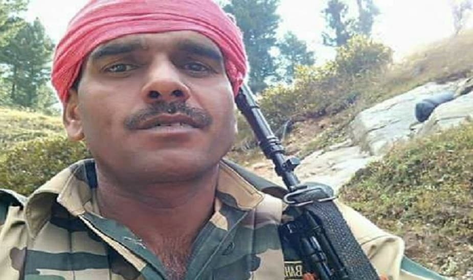 News18 কে তেজ বাহাদুর জানিয়েছেন এই ঘটনার নেপথ্যে রয়েছে পরিকল্পিত ষড়যন্ত্র । তাঁর মনোনয়ন নিয়ে রিটার্নিং অফিসারের কোনও সমস্যা ছিল না । তাঁর জনপ্রিয়তার কারণেই শাসক দল এই ধরনের ঘটনা ঘটাচ্ছে, অভিযোগ জানিয়েছেন তেজ বাহাদুর । News18 কে তেজ বাহাদুর জানিয়েছেন এই ঘটনার নেপথ্যে রয়েছে পরিকল্পিত ষড়যন্ত্র । তাঁর মনোনয়ন নিয়ে রিটার্নিং অফিসারের কোনও সমস্যা ছিল না । তাঁর জনপ্রিয়তার কারণেই শাসক দল এই ধরনের ঘটনা ঘটাচ্ছে, অভিযোগ জানিয়েছেন তেজ বাহাদুর ।