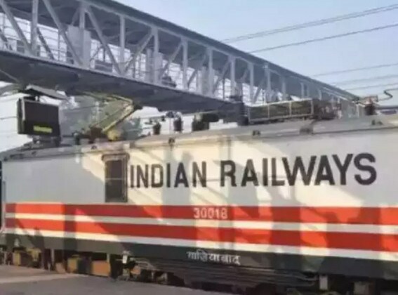 এর পাশাপাশি এই প্ল্যাটফর্মে প্রিপেড কার্ড ওয়ালেটের মতো সুবিধাও রয়েছে ৷ অথার্ৎ IRCTC-র কাছে পেমেন্ট সিস্টেমের পুরো কন্ট্রোল থাকবে ৷ এর পাশাপাশি এই প্ল্যাটফর্মে প্রিপেড কার্ড ওয়ালেটের মতো সুবিধাও রয়েছে ৷ অথার্ৎ IRCTC-র কাছে পেমেন্ট সিস্টেমের পুরো কন্ট্রোল থাকবে ৷
