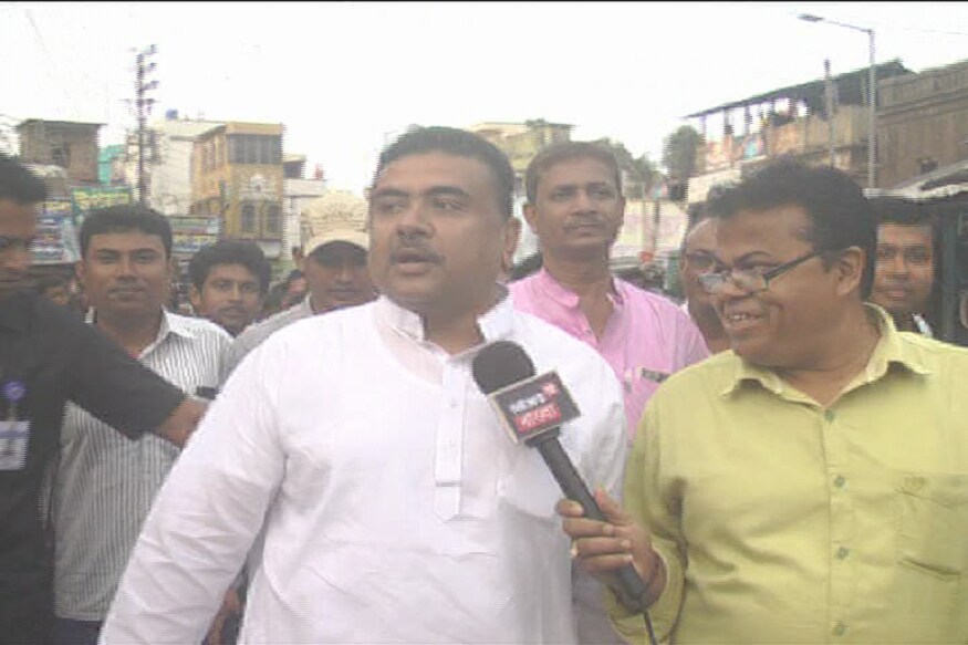 শারীরিক ভাবে আজ যিনি ছিলেন পুর্ব মেদিনীপুরে, দলের তরফে দায়িত্ব থাকায়, বলা ভাল কার্যক্ষেত্রে আসলে তিনি আজ সারাটাদিনই কাটালেন বহরমপুরেই। শারীরিক ভাবে আজ যিনি ছিলেন পুর্ব মেদিনীপুরে, দলের তরফে দায়িত্ব থাকায়, বলা ভাল কার্যক্ষেত্রে আসলে তিনি আজ সারাটাদিনই কাটালেন বহরমপুরেই।