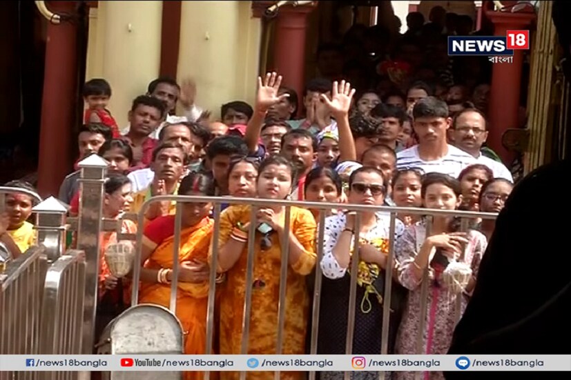 বিপুল ভক্ত সমাগমে মায়ের পুজো হয়েছে ৷
