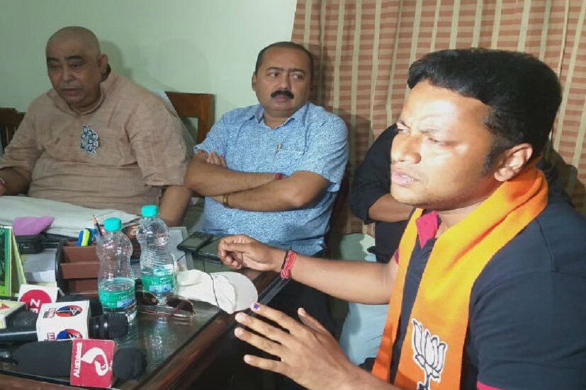 বীরভূমের তৃণমূল কার্যালয়ে গিয়ে অনুপম হাজরা দেখা করেছেন অনুব্রত মণ্ডলের কাছে ৷ 