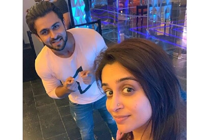 দীপিকা অনেক দিন ধরেই অসুস্থ রয়েছেন৷ তবে এখন তিনি অনেকটাই সুস্থ৷ তার স্বামী শোয়েব ইব্রাহিম একটি ছবি পোস্ট করে লেখেন যে আমার স্ত্রী এখন সুস্থ৷ তারপরই সেটে এমন দুর্ঘটনা৷ যদিও সেটের যেই ছবিটি ভাইরাল হয়েছে সেটি আসল নাকি সিরিয়ালের একটি অঙ্গ, তা স্পষ্ট করেননি কেউই৷ Photo Courtesy: Instagram  