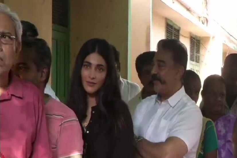 মেয়ে শ্রুতি হাসানকে নিয়ে ভোট দিলেন মক্কল নিধি মইয়ম প্রধান কমল হাসান ৷