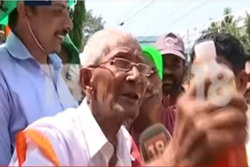 রাহুলের রোড শোয়েই এসেছিলেন কিজাহাংগনাল প্যাথ্রোসে। সঙ্গে ছিল নেহরুর ছবিও। রোডশোয়ে রাহুল ও প্রিয়াঙ্কার জন্য নিয়ে এসেছিলেন মধু। 