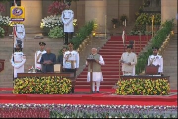 দ্বিতীয়বার প্রধানমন্ত্রী পদে শপথ নিচ্ছে ছেলে, তখন গর্বিত মায়ের প্রতিক্রিয়া