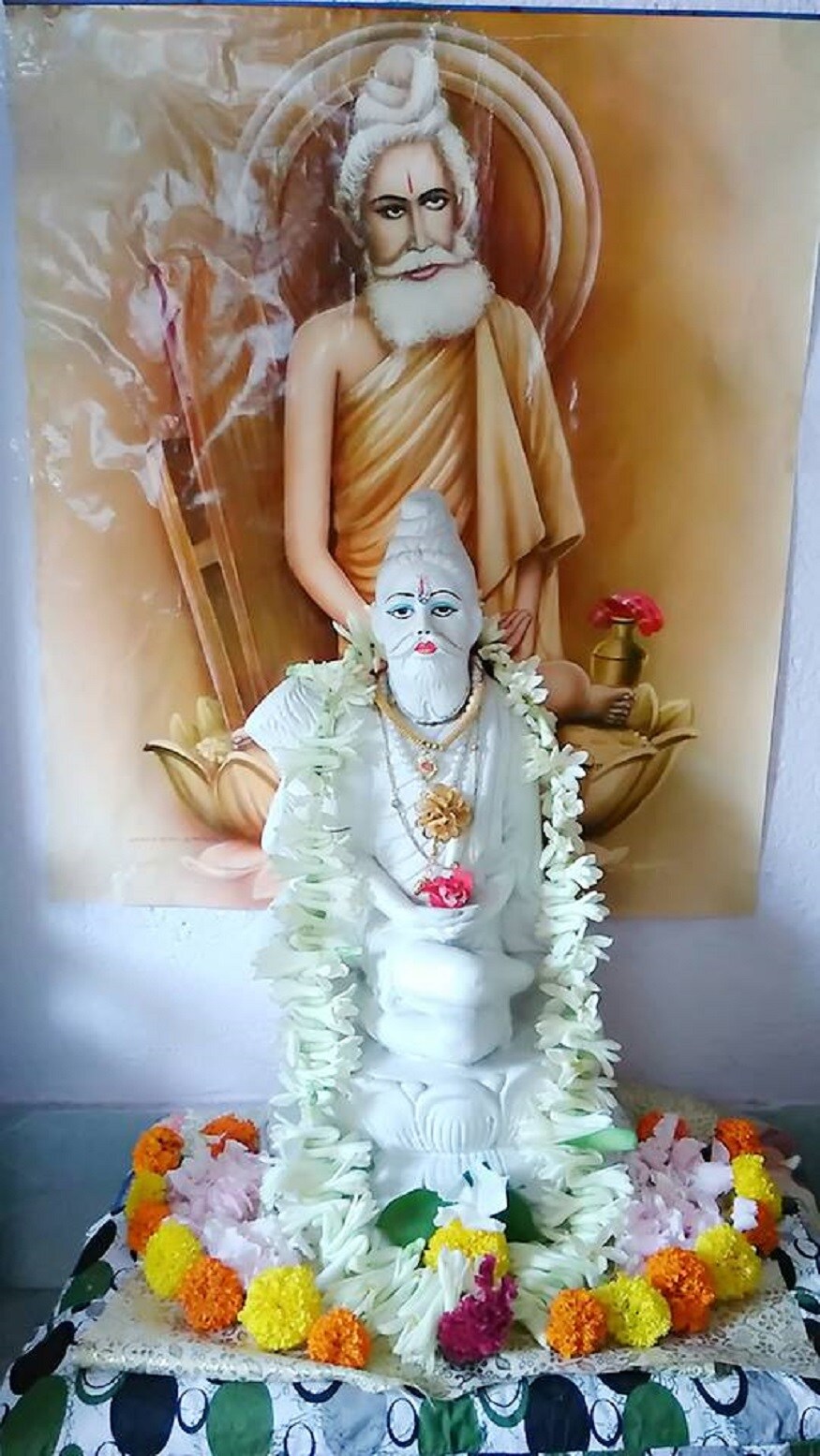 ♦ সেই বিশেষ মন্ত্রটি হল-‘‘জয় বাবা লোকনাথ, জয় মা লোকনাথ, জয় গুরু লোকনাথ, জয় শিব লোকনাথ, জয় ব্রহ্ম লোকনাথ।’’ছবি: অমৃত হালদার ৷ ♦ সেই বিশেষ মন্ত্রটি হল-‘‘জয় বাবা লোকনাথ, জয় মা লোকনাথ, জয় গুরু লোকনাথ, জয় শিব লোকনাথ, জয় ব্রহ্ম লোকনাথ।’’ছবি: অমৃত হালদার ৷