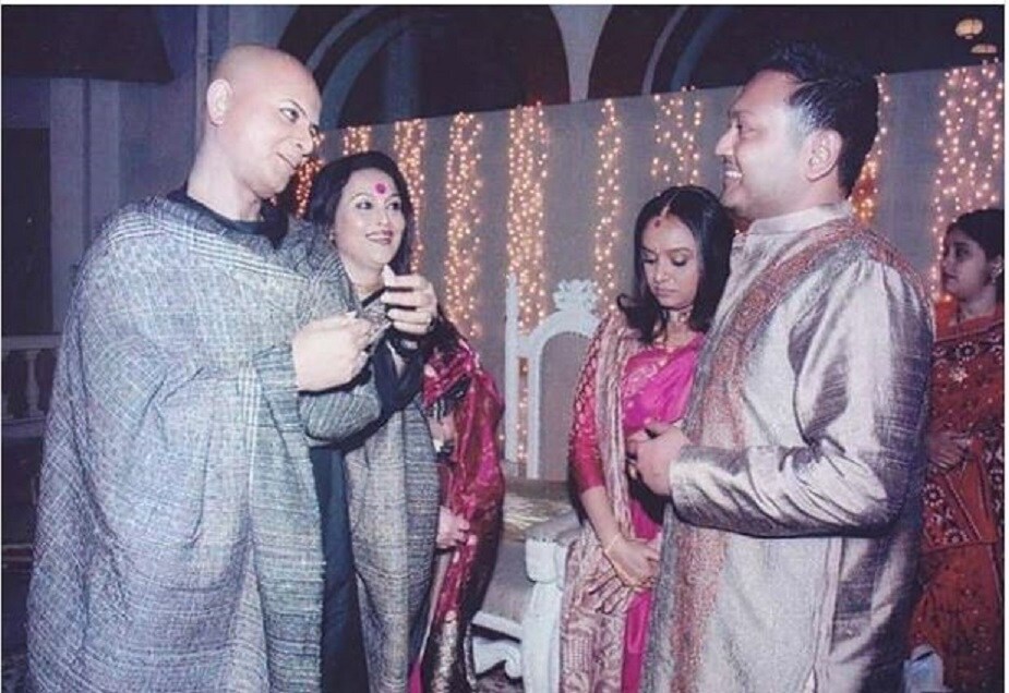 পরিচালক বিরসা দাশগুপ্তও শেয়ার করলেন এই ছবি। তিনি লিখলেন, 'ঋতুদার মতো জিনিয়াসের কখনও মৃত্যু হতে পারে না। তাঁর কাজ এবং ভালবাসার কোনও তুলনা হতে পারে না।photo source collected পরিচালক বিরসা দাশগুপ্তও শেয়ার করলেন এই ছবি। তিনি লিখলেন, 'ঋতুদার মতো জিনিয়াসের কখনও মৃত্যু হতে পারে না। তাঁর কাজ এবং ভালবাসার কোনও তুলনা হতে পারে না।photo source collected