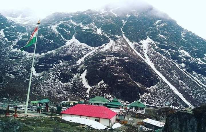 ভারত-চিন সীমান্তকে পাহাড়া দিতেন ক্যাপ্টেন হরভজন সিং ৷ ১৯৬৮ সালে নাথুলাতেই কর্মরত অবস্থায় মৃত্যু হয় তাঁর ৷ সীমান্তে থাকে ভারত ও চিনের সেনাদের বিশ্বাস মৃত্যুর এত কাল পরেও এই সীমান্ত পাহাড়া দিয়ে চলেছেন বাবা হরভজন সিং ৷ ভারত-চিন সীমান্তকে পাহাড়া দিতেন ক্যাপ্টেন হরভজন সিং ৷ ১৯৬৮ সালে নাথুলাতেই কর্মরত অবস্থায় মৃত্যু হয় তাঁর ৷ সীমান্তে থাকে ভারত ও চিনের সেনাদের বিশ্বাস মৃত্যুর এত কাল পরেও এই সীমান্ত পাহাড়া দিয়ে চলেছেন বাবা হরভজন সিং ৷