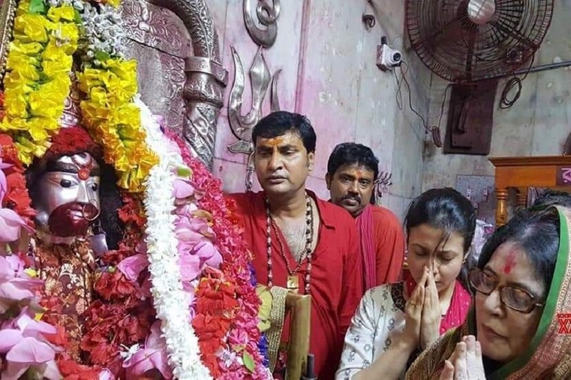 ♦ অক্ষয় তৃতীয়া ও চন্দন যাত্রার শুভ তিথি ৷ হিন্দু ধর্মে বলা হয় বৈশাখ মাসের শুক্লা তৃতীয়াতে নাকি বিশেষ পুজো হয় ৷ আর সেইদিনই মা তারার পুজো দিতে গেলেন পুরো মল্লিক পরিবার ৷ ছবি: ইনস্টাগ্রাম ৷