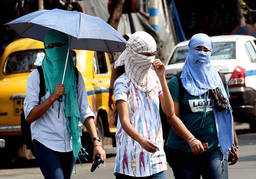 • শুধু তাই নয়, আলিপুর সূত্রে খবর, আগামিকাল তাপমাত্রা আরও বাড়ার আশঙ্কা রয়েছে ৷