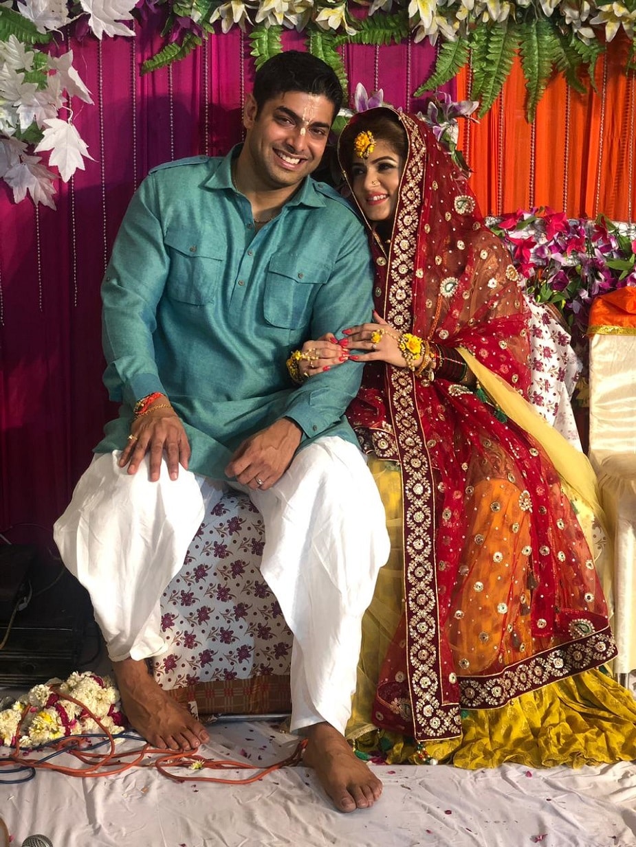 ♦ এরপর পাড়ি দেওয়া অমৃতসরে ৷ আসলে চণ্ডীগড়ে রোশনের বাড়ি ৷ রোশনের পরিবারের সদস্যদের আবদার মেনে বিয়ের তোড়জোর শুরু হল ৷ আসলে পঞ্জাবি মতে বিয়েটা হোক সেটাই চেয়েছিলে তাঁরা ৷ ছবি সৌজন্যে : শ্রাবন্তী চট্টোপাধ্যায় ৷ ♦ এরপর পাড়ি দেওয়া অমৃতসরে ৷ আসলে চণ্ডীগড়ে রোশনের বাড়ি ৷ রোশনের পরিবারের সদস্যদের আবদার মেনে বিয়ের তোড়জোর শুরু হল ৷ আসলে পঞ্জাবি মতে বিয়েটা হোক সেটাই চেয়েছিলে তাঁরা ৷ ছবি সৌজন্যে : শ্রাবন্তী চট্টোপাধ্যায় ৷