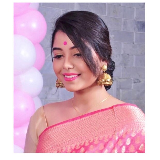 • হাওড়ার মন্দিরতলার মেয়ে দিয়া ৷ ছবি: ইনস্টাগ্রাম ৷