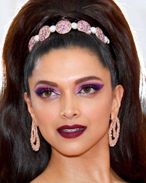 ♦ অন্যদিকে দীপিকা সেজেছিলেন এক্কেবারে বার্বির মতো ৷ জ্যাক পোসেনের পিঙ্ক মেটালিক গাউনে সেজেছিলেন ‘পদ্মাবতী’ দীপিকা ৷ ছবি: ইনস্টাগ্রাম ৷