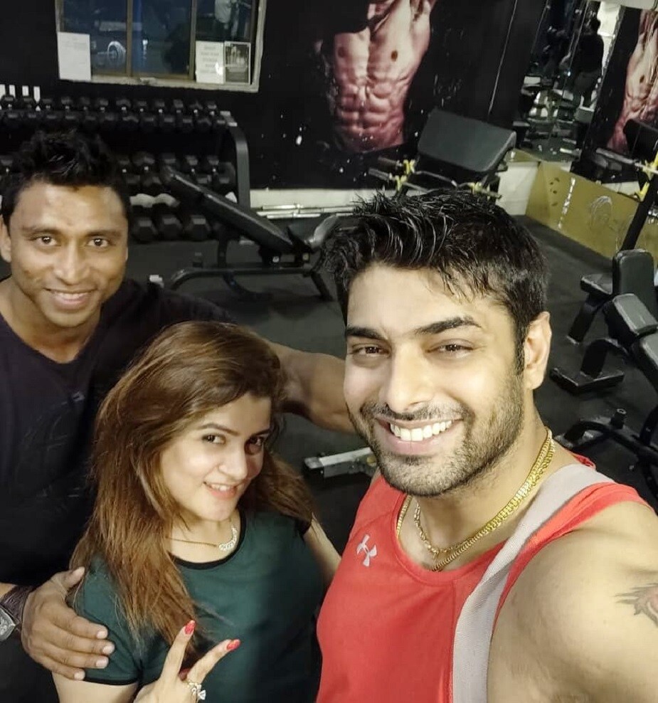 ♦ আরও একটি বিষয় নিয়ে কটাক্ষ ছু়টে এসেছিল ৷ তা হল শ্রাবন্তীর প্রথম পক্ষের একটি ছেলে রয়েছে ৷ নাম অভিমন্যু চট্টোপাধ্যায় (ঝিনুক)৷ শ্রাবন্তীর ছেলের কি এই বিয়েতে মত ছিল ? ♦ আরও একটি বিষয় নিয়ে কটাক্ষ ছু়টে এসেছিল ৷ তা হল শ্রাবন্তীর প্রথম পক্ষের একটি ছেলে রয়েছে ৷ নাম অভিমন্যু চট্টোপাধ্যায় (ঝিনুক)৷ শ্রাবন্তীর ছেলের কি এই বিয়েতে মত ছিল ?