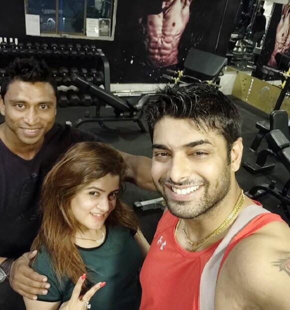 ♦ আরও একটি বিষয় নিয়ে কটাক্ষ ছু়টে এসেছিল ৷ তা হল শ্রাবন্তীর প্রথম পক্ষের একটি ছেলে রয়েছে ৷ নাম অভিমন্যু চট্টোপাধ্যায় (ঝিনুক)৷ শ্রাবন্তীর ছেলের কি এই বিয়েতে মত ছিল ? 