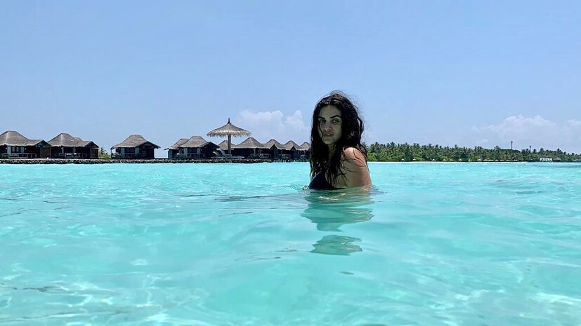 • এর আগে মেহর জেসিয়ার সঙ্গে ২০ বছর সংসার করার পর আলাদা হয়ে যান মেহর-অর্জুন ৷ তারপর থেকেই বান্ধবী গ্যাব্রিয়েলের সঙ্গে জমিয়ে প্রেম করছেন অর্জুন ৷ ছবি: ইনস্টাগ্রাম ৷