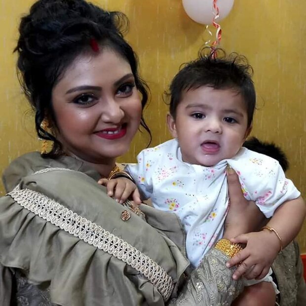 সম্রাট ও ময়না দুই ছেলের অন্নপ্রশানে প্রায় গোটা টলিউডকে নিমন্ত্রণ করেছিলেন ৷ সন্তানদের কোলে নিয়ে হাসিমুখে ছবিও তুললেন দম্পতি ৷ 