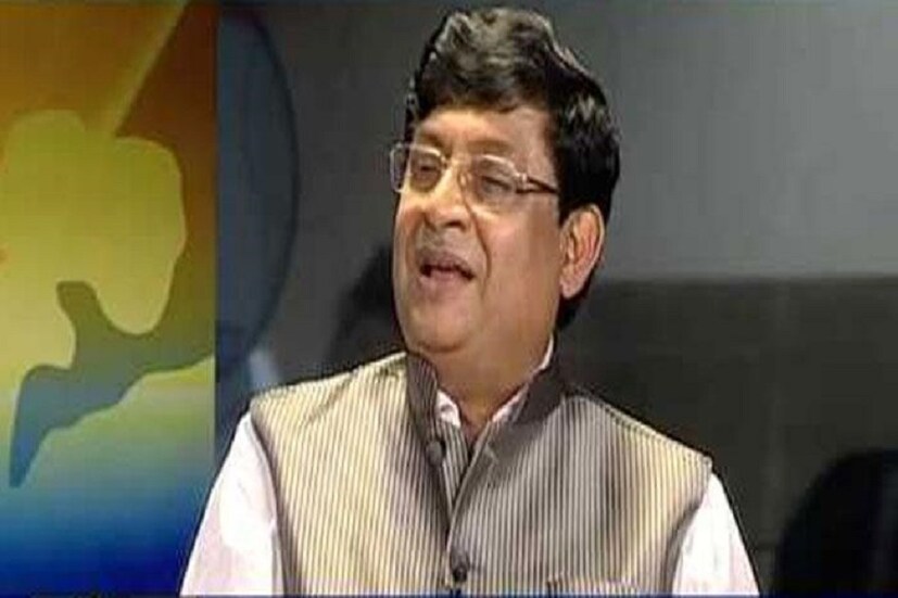 জনস্বাস্থ্য কারিগরি দফতর সৌমেন মহাপাত্রের হাতে দেওয়া হয়েছে ৷ ফাইল ছবি ৷