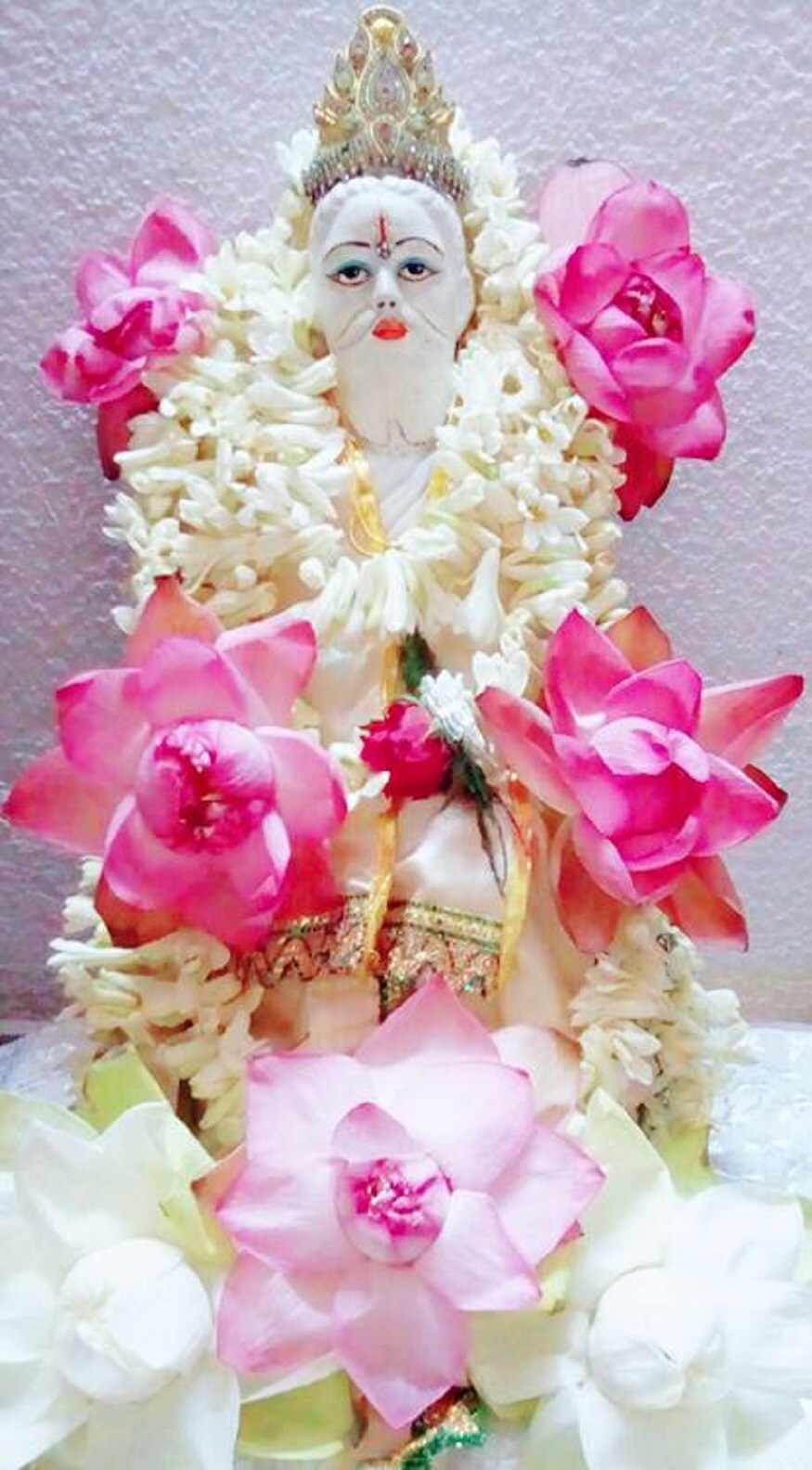 ♦ লোকনাথ ব্রহ্মচারীর কৃপা পেতে চেষ্টার কোনও কসুর করেন না ভক্তরা ৷ এমনকী বহু বাড়িতে যত্ন সহকারে লোকনাথ ব্রহ্মচারীর পুজো অর্চনা চলে গোটা বছর ৷ ছবি: অমৃত হালদার ৷ ♦ লোকনাথ ব্রহ্মচারীর কৃপা পেতে চেষ্টার কোনও কসুর করেন না ভক্তরা ৷ এমনকী বহু বাড়িতে যত্ন সহকারে লোকনাথ ব্রহ্মচারীর পুজো অর্চনা চলে গোটা বছর ৷ ছবি: অমৃত হালদার ৷