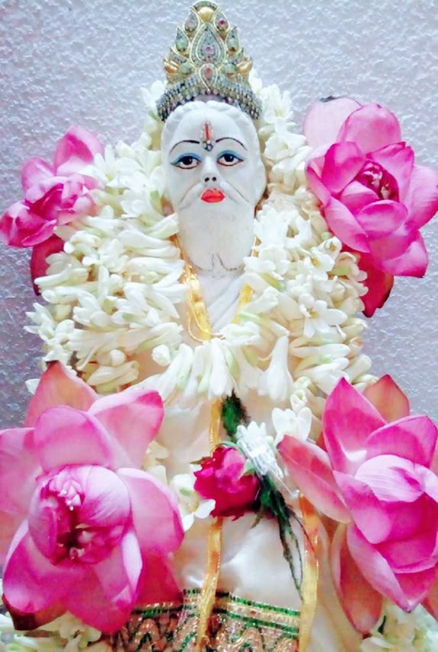 ♦ কথিত আছে যে, লোকনাথ পুজোর কোনও কঠিন উপাচার নেই ৷ খুব সহজেই সন্তুষ্ট হন তিনি ৷ ছবি: অমৃত হালদার ৷ ♦ কথিত আছে যে, লোকনাথ পুজোর কোনও কঠিন উপাচার নেই ৷ খুব সহজেই সন্তুষ্ট হন তিনি ৷ ছবি: অমৃত হালদার ৷
