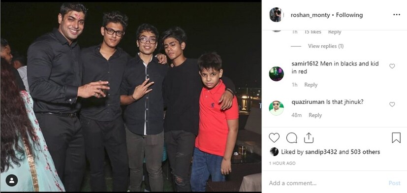  ♦ এ বার বিয়ের পর ছেলে ঝিনুকের সঙ্গে ছবি শেয়ার করলেন বাবা রোশন ৷ ছবির ক্যাপশনে লিখলেন-‘ঊর্ধ্বগামী থেকে নিম্নগামী’৷ আসলে ছবিতে হাজির থাকা সকলের উচ্চতা অনুযায়ী এই কথাটি লিখেছেন তিনি ৷ ছবি: ইনস্টাগ্রাম ৷