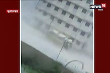 ঝড়ের তাণ্ডবে রাস্তায় উল্টে গেল বাস ঝড়ের তাণ্ডবে রাস্তায় উল্টে গেল বাস