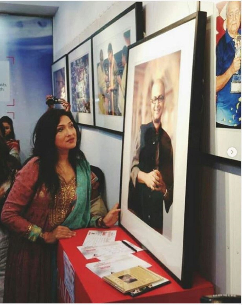 ঋতুপর্ণ ঘোষের মৃত্যু বাষির্কীতে ছবি পোস্ট করলেন ঋতুপর্ণা সেনগুপ্ত। লিখলেন,' আমার হৃদয়ের সবটুকু শ্রদ্ধা আজ উৎস্বর্গ করছি। ঋতুদা একজন ভার্সাটাইল এবং নতুন ভাবনার মানুষ ছিলেন। ঋতুদার কাজ আমাদের সঙ্গে থাকবে সারাজীবন। ামাদের সব সময় তিনি উৎসাহিত করে যাবেন তাঁর কাজ দিয়ে।'photo source collected ঋতুপর্ণ ঘোষের মৃত্যু বাষির্কীতে ছবি পোস্ট করলেন ঋতুপর্ণা সেনগুপ্ত। লিখলেন,' আমার হৃদয়ের সবটুকু শ্রদ্ধা আজ উৎস্বর্গ করছি। ঋতুদা একজন ভার্সাটাইল এবং নতুন ভাবনার মানুষ ছিলেন। ঋতুদার কাজ আমাদের সঙ্গে থাকবে সারাজীবন। ামাদের সব সময় তিনি উৎসাহিত করে যাবেন তাঁর কাজ দিয়ে।'photo source collected