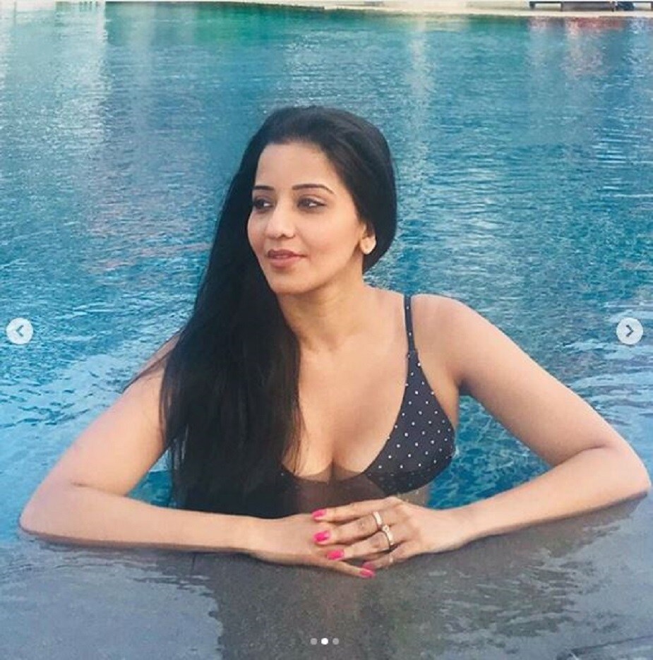 বাঙালি কন্যে অন্তরা নাম বদলে হয়ে গেলেন মোনালিসা। কলকাতায় বাংলা ছবিতে কয়েকবার তাঁকে দেখা গেলেও তিনি পাকাপাকি ভাবে ভোজপুরি ছবিতেই নিজের নাম করেন। জনপ্রিয়ও হন।photo source collected বাঙালি কন্যে অন্তরা নাম বদলে হয়ে গেলেন মোনালিসা। কলকাতায় বাংলা ছবিতে কয়েকবার তাঁকে দেখা গেলেও তিনি পাকাপাকি ভাবে ভোজপুরি ছবিতেই নিজের নাম করেন। জনপ্রিয়ও হন।photo source collected