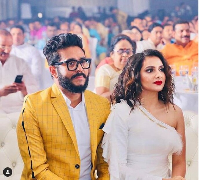 লোক দেখানো নয়, নিজেদের সময়টাকে শুধুই নিজেদের করে কাটালেন তাঁরা।   photo source collected