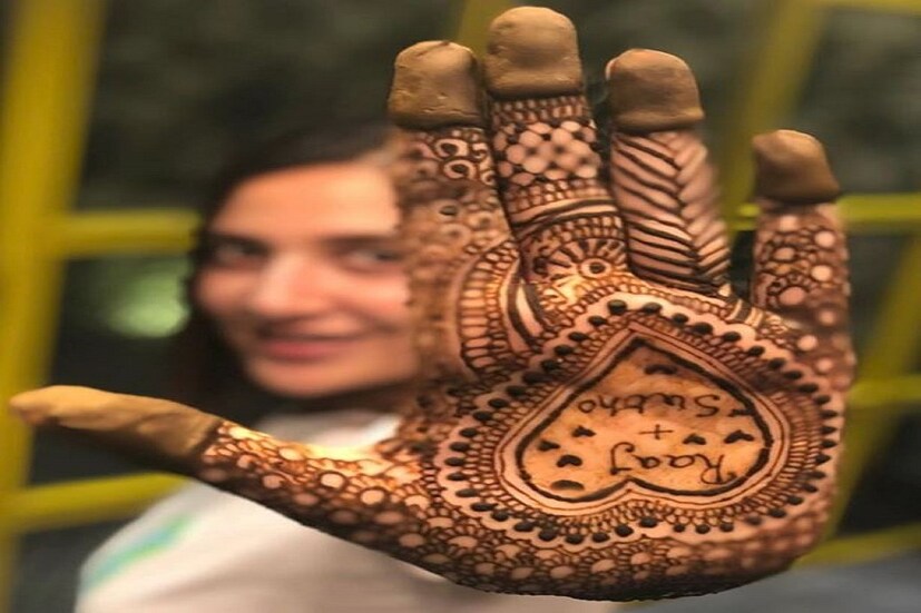  রাজ শুভশ্রীর বিয়ে হয়েছিল ২০১৮ সালের ১১ মে। আজ তাঁদের বিবাহবার্ষিকী। জমিয়ে কাটিয়ে দিলেন একটা বছর। হাতে হাত রেখে এগিয়ে গেলেন জীবনের পথে। photo source collected