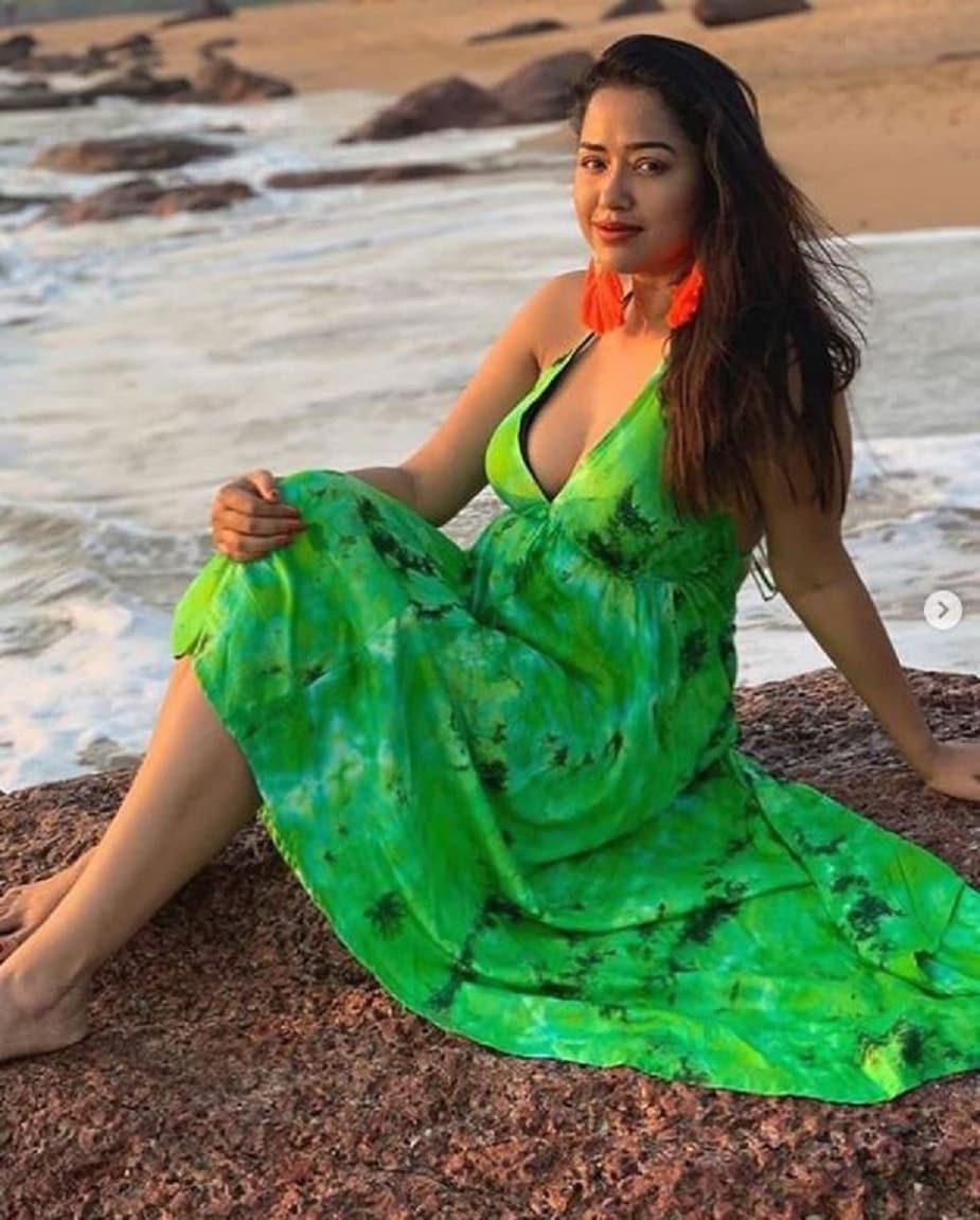 তারপর একের পর এক ছবি আসতে থাকে তাঁর ঝুলিতে। যদিও বাংলা সিরিয়ালেও বেশ জনপ্রিয় সোহিনী।photo source Instagram তারপর একের পর এক ছবি আসতে থাকে তাঁর ঝুলিতে। যদিও বাংলা সিরিয়ালেও বেশ জনপ্রিয় সোহিনী।photo source Instagram