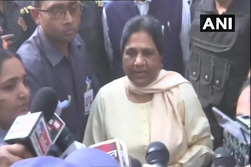সকাল সকাল ভোট দিলেন বিএসপি সুপ্রিমো মায়াবতী ৷ ফটো সৌজন্যে- ANI
