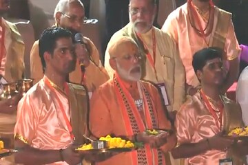 আজ বারাণসীতে হবু প্রধানমন্ত্রী নরেন্দ্র মোদি, কাশী বিশ্বনাথ মন্দিরে পুজো