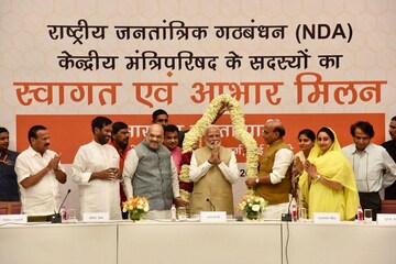 মোদির নেতৃত্বে নতুন ভারতের অগ্রগতি বজায় থাকবে, NDA নৈশভোজে বার্তা অমিত শাহের মোদির নেতৃত্বে নতুন ভারতের অগ্রগতি বজায় থাকবে, NDA নৈশভোজে বার্তা অমিত শাহের