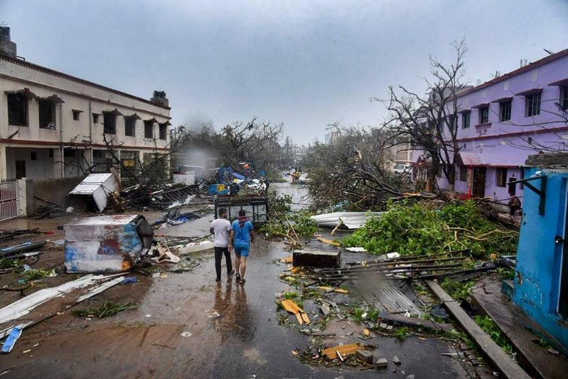 অবস্থা খারাপ বুঝেই এনডিআরএফের একটি অতিরিক্ত ইউনিটকে পুরীতে নামানো হয় (Image: PTI)