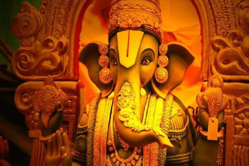 শাস্ত্র বলছে, দক্ষিণ দিকে মুখ করে রাখুন গণেশ ৷ ঠাকুর ঘরের যদি সেটা সম্ভব না হয়, দক্ষিণ খোলা জানলা যে ঘরে রয়েছে, সেই ঘরেই রাখতে পারেন গণেশ ৷ শাস্ত্র বলছে, দক্ষিণ দিকে মুখ করে রাখুন গণেশ ৷ ঠাকুর ঘরের যদি সেটা সম্ভব না হয়, দক্ষিণ খোলা জানলা যে ঘরে রয়েছে, সেই ঘরেই রাখতে পারেন গণেশ ৷