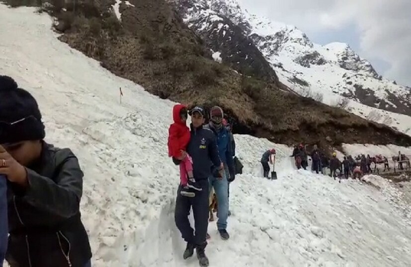 তীর্থযাত্রীদের কোনওরকম অসুবিধা না হয়, সেদিকে নজর রাখছে প্রশাসন ৷ 