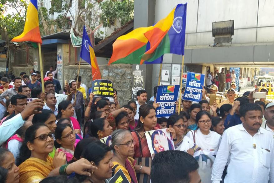 তার স্বামী সলমন ও মা আবিদা সালিমের অভিযোগ পায়েল দলিত হওয়ার কারণে তাকে হোয়াটসঅ্যাপে ক্রমাগত অপমান করছিলেন ভক্তি মেহারে, হেমা আহুজা ও অঙ্কিতা খান্ডেলওয়াল (Image: Special Arrangement) তার স্বামী সলমন ও মা আবিদা সালিমের অভিযোগ পায়েল দলিত হওয়ার কারণে তাকে হোয়াটসঅ্যাপে ক্রমাগত অপমান করছিলেন ভক্তি মেহারে, হেমা আহুজা ও অঙ্কিতা খান্ডেলওয়াল (Image: Special Arrangement)
