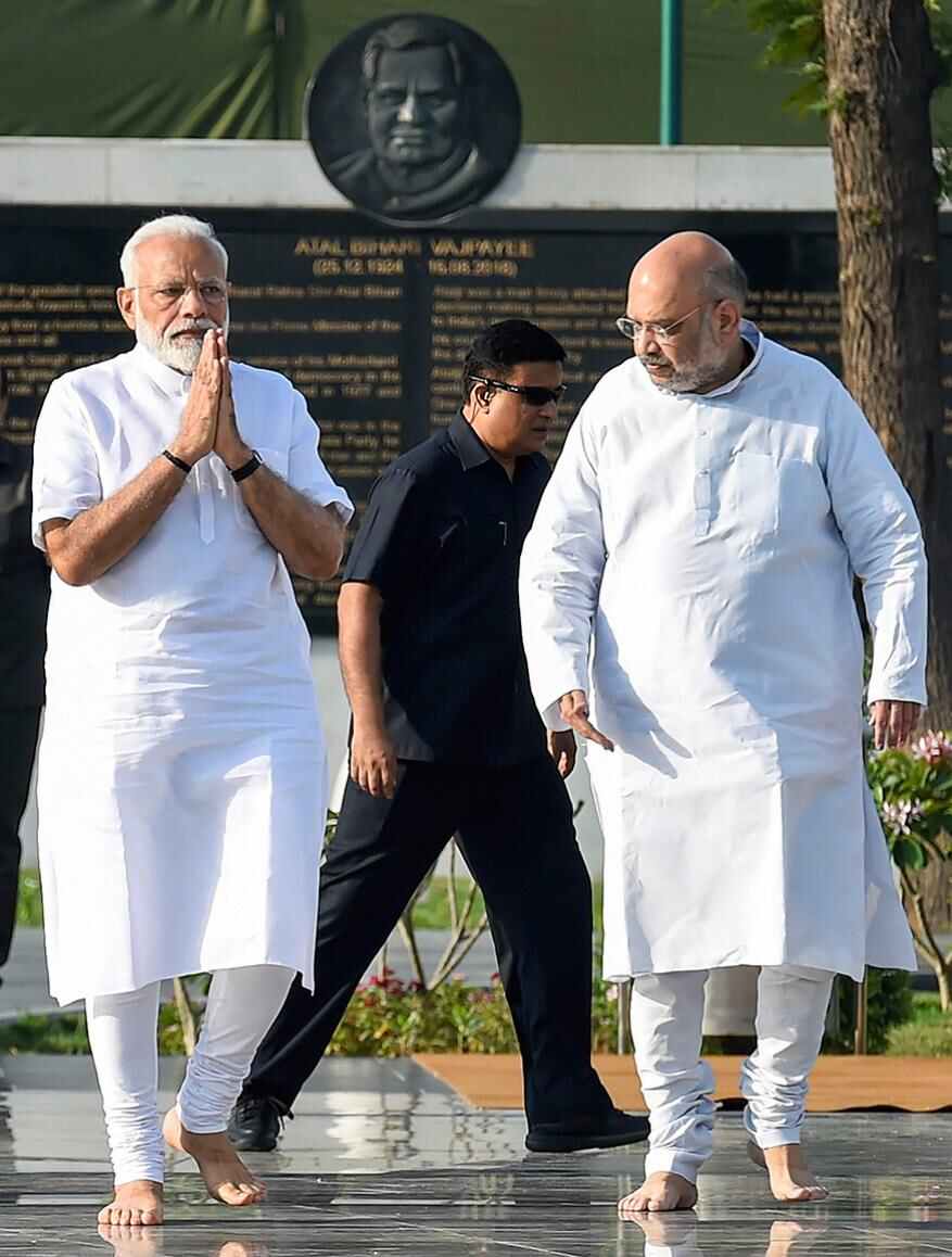 দেশের ১৭তম লোকসভা নির্বাচনে এনডিএ একটি বিশাল জয় উপহার দিয়ে প্রধানমন্ত্রী হিসেবে আবারও শপথ নিচ্ছেন নরেন্দ্র মোদি। দেশের ১৭তম লোকসভা নির্বাচনে এনডিএ একটি বিশাল জয় উপহার দিয়ে প্রধানমন্ত্রী হিসেবে আবারও শপথ নিচ্ছেন নরেন্দ্র মোদি।