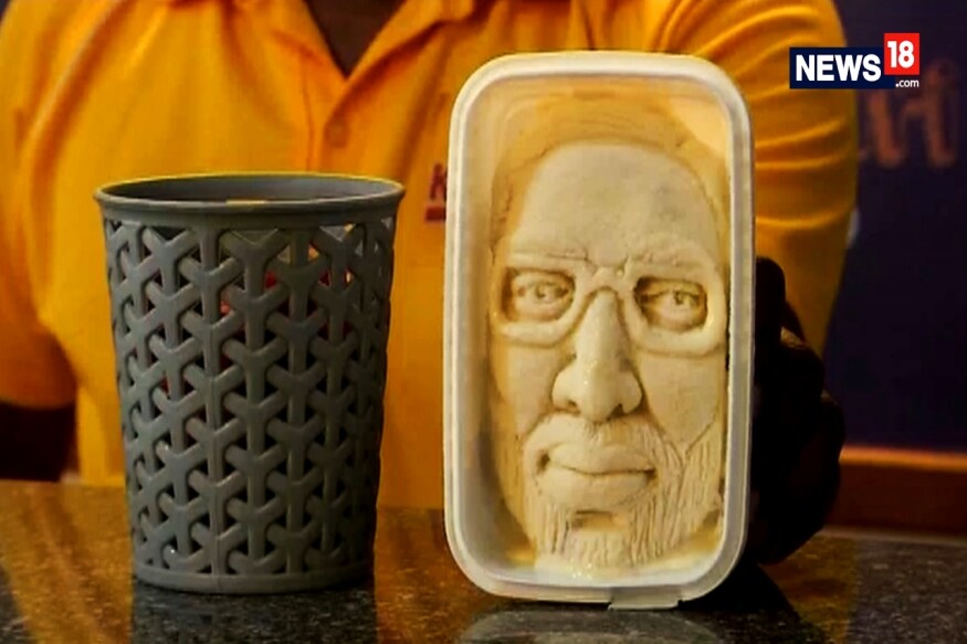 ৩০ মে, বৃহস্পতিবার সন্ধ্যা সাতটায় শপথ নেবেন নমো ৷ সেসময়ই সুরাতের ওই আইসক্রিম পার্লারে পরিবেশন করা হবে এই স্পেশাল মোদি সীতাফল কুলফি ৷ ৩০ মে, বৃহস্পতিবার সন্ধ্যা সাতটায় শপথ নেবেন নমো ৷ সেসময়ই সুরাতের ওই আইসক্রিম পার্লারে পরিবেশন করা হবে এই স্পেশাল মোদি সীতাফল কুলফি ৷